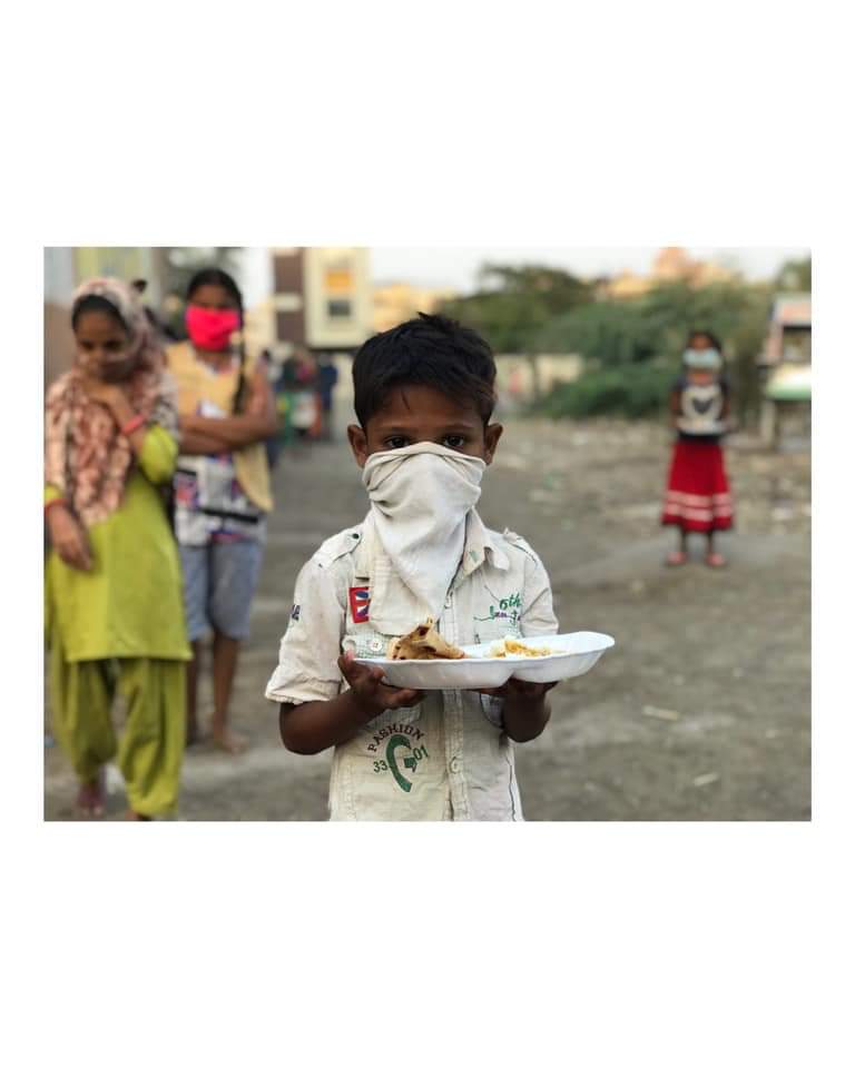 iamhumanfounda1's tweet photo. #IMHUMAN #ROTIBANK #FoodForAll
#HelpEverHurtNever
Today on continuous #37thDayOfCovid2019Lockdown, we fed around #500People in #Bardoli
#HungerFreeBardoli
@PMOIndia @narendramodi @vijayrupanibjp @AmitShah @JignaParmar7 @IshwarParmarMLA @prabhunvasava @BeingSalmanKhan @sdmbardoli https://t.co/3Qji5egGZm