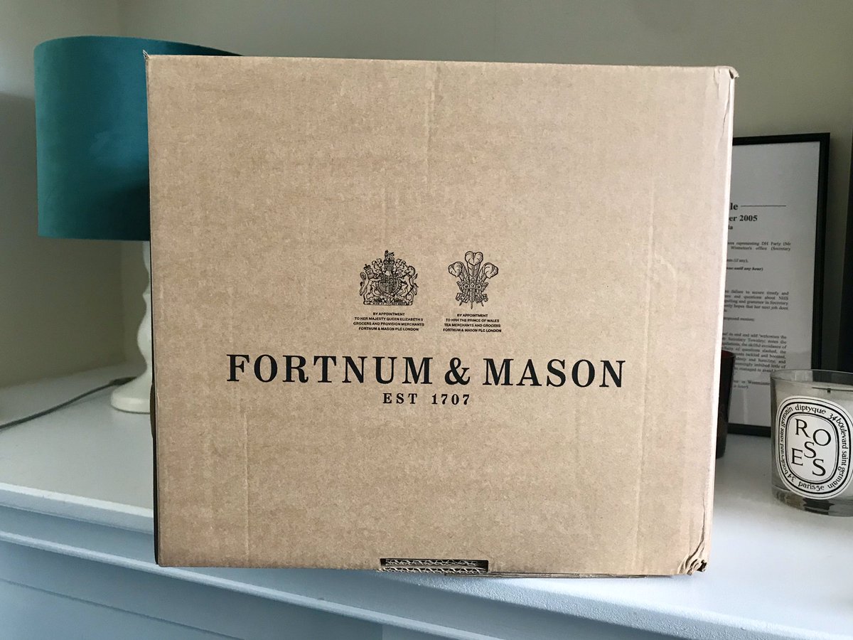 RW_HofV's tweet photo. Iโm here for lockdown birthdays if lockdown birthdays are like this ๐ Thanks @julie_macp you beautiful thing #RtHon ๐ง https://t.co/FjZAMmoErj