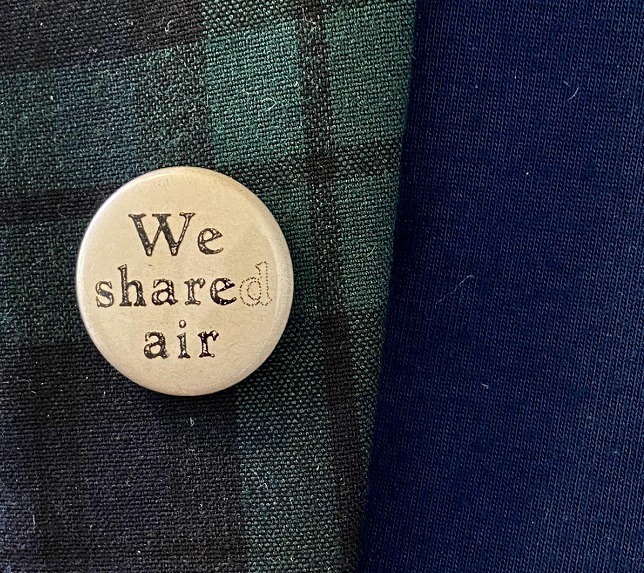 StedelijkMuseum's tweet photo. Van 4 t/m 10 mei is het werk 'We share(d) air' (2020) van Navid Nuur te zien in de oude ingang aan de P. Potterstraat. Met dit werk won Nuur de open call van @DeBalie &amp; @Comite4en5mei om te reflecteren op onze 'open' samenleving en 75 jr bevrijding terwijl de wereld op slot zit. https://t.co/8CbHQDGzS4