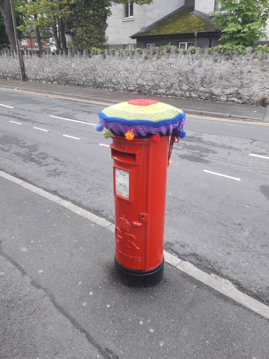 keithrjones's tweet photo. Aren't the people of #SunnyRhyl just amazing?! And let's hear it for all #KeyWorkers from #NHSheroes to #PostalWorkers #StayHomeSaveLives https://t.co/4LEqlkdBoJ