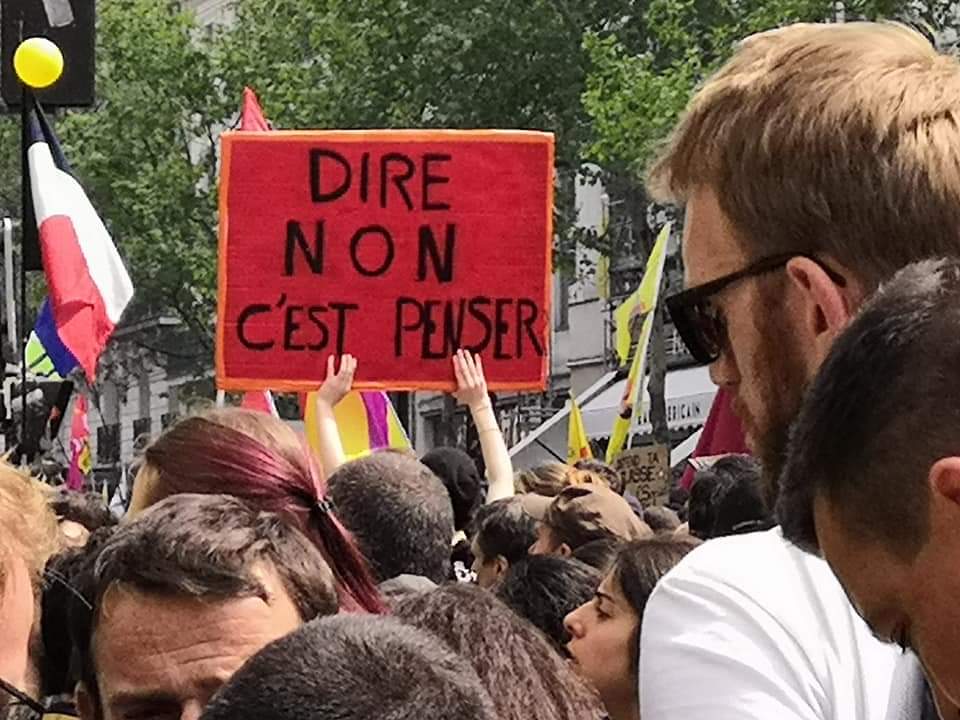 stylos_les's tweet photo. #1ermai2019 on manifestait contre les attaques sur les droits des travailleurs et contre la #loiBlanquer !
Aujourd'hui c'est #ManifAuBalcon... Mais on ne lâche rien !✊ #ConfinésMaisPasRésignés
#1ermai2020 #fetedutravail #StylosRouges #construisonsdemain #OnNoublieraPas https://t.co/tf2rh9ODMQ