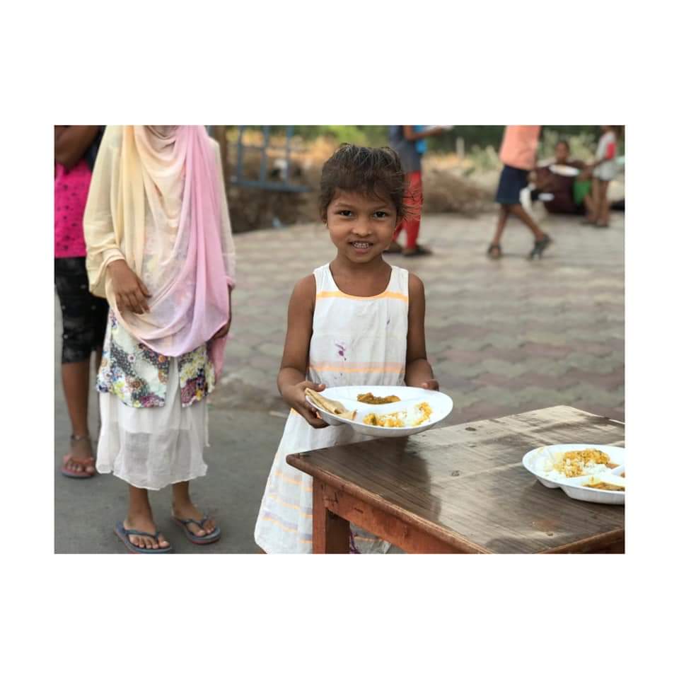 iamhumanfounda1's tweet photo. સેવા કાર્ય નો અવિરત પ્રવાહ બારડોલી માં લોક ડાઉન ની નવી અવધી ૧૭મી મે સુધી યથા સ્થિતિ ચાલુ રહેશે.

#I__M_HUMAN_FOUNDATION है ना, जीतेगा भारत, हारेगा कोरोना।।
#LockDownExtension

@PMOIndia
@narendramodi @JignaParmar7 @vijayrupanibjp @sanghaviharsh @sdmbardoli @IshwarParmarMLA https://t.co/yXyYneXvHx