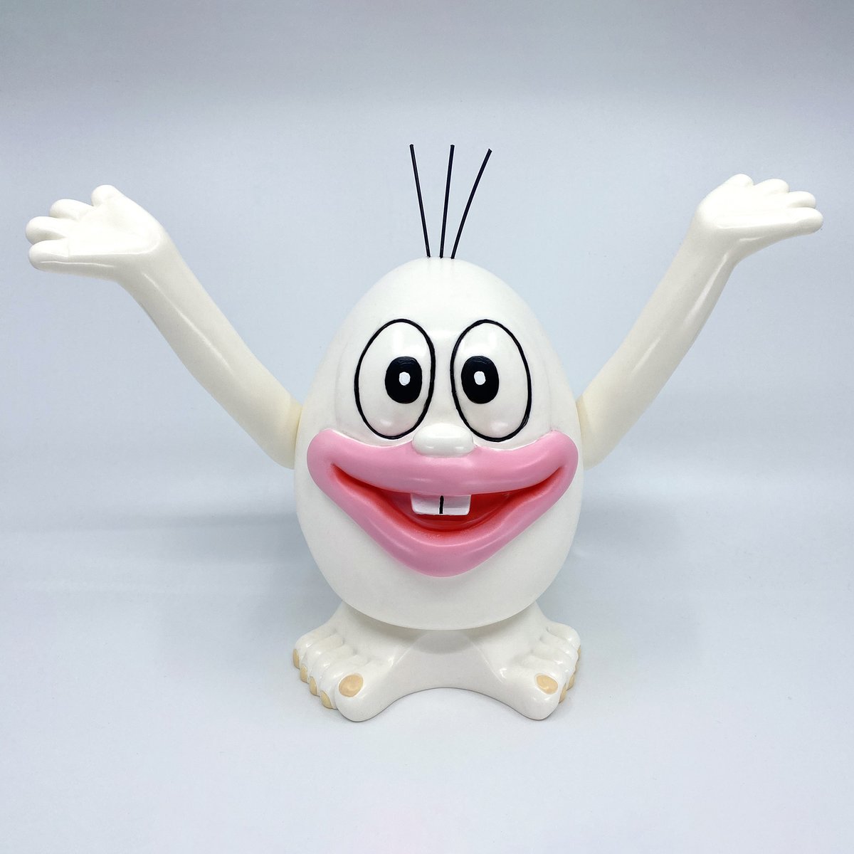 Awesome_Toy's tweet photo. Awesome Toy “Q” 👀 Sofubi Doll ~

Now available at @ToyUndergroundS !
https://t.co/rJpV2byuO8

#awesometoy #sofubi #ソフビ #vinyltoy #softvinyl #vintage #bootlegtoy #design #パチ #pachimon #knockofftoy #arttoy #玩具 #doll #pachimon #藤子不二雄 #Q太郎 #Qtar0 #ObaQ #オバQ #egg #Q https://t.co/z1IUwl2yDD