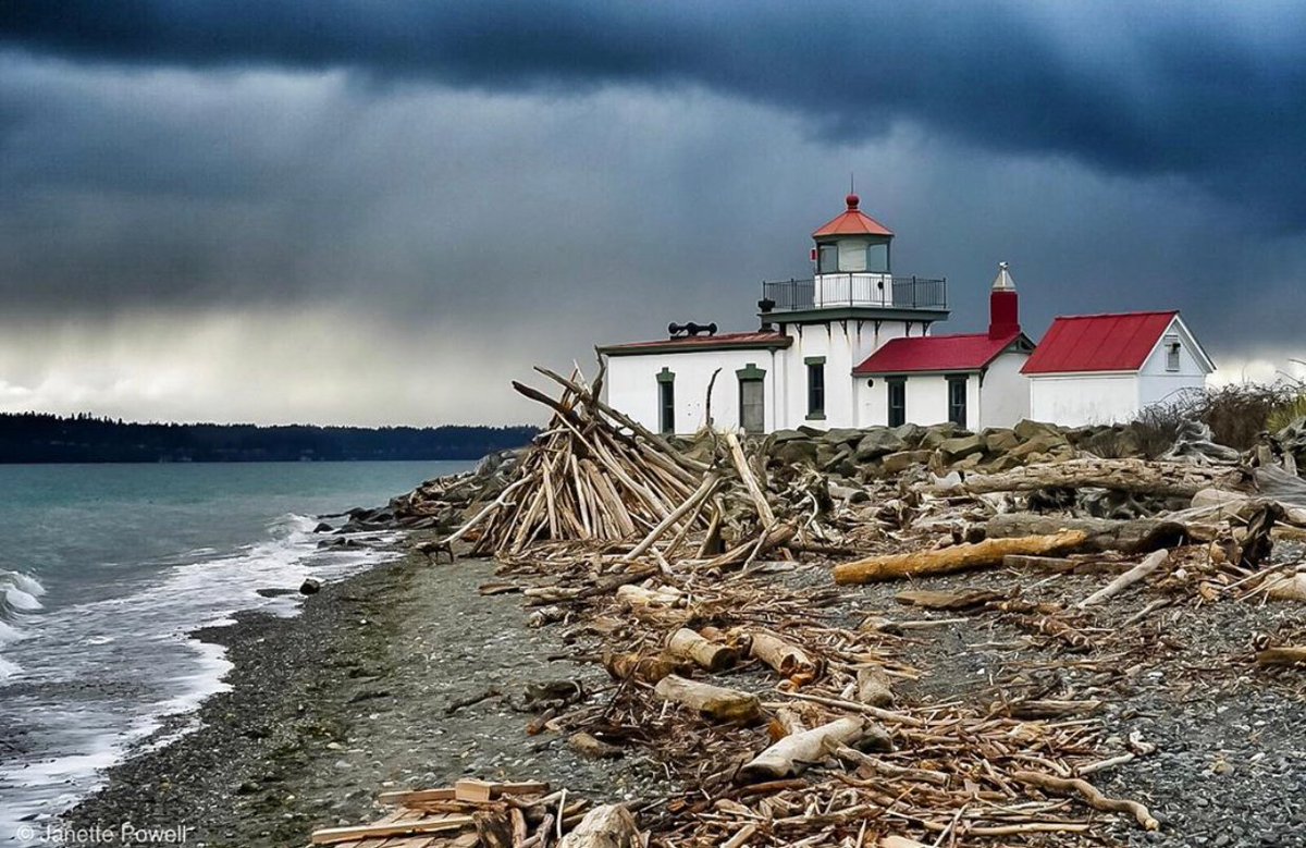 FoDiscoveryPark's tweet photo. West Point Lighthouse in Seattle's Discovery Park. Photographed by @janettepowell.
..
..
..
..
#pugetsound #discoverypark #westptlighthouse #westpointlighthouse #pacific #pnw #pacificnorthwest #lighthouse #friendsofdiscoverypark #driftwood #ocean #storm https://t.co/pk1qoY1QpR