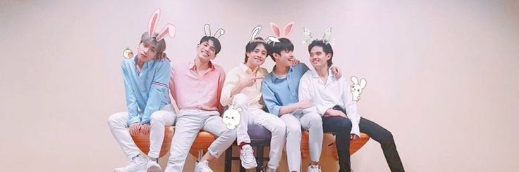 ivosb19's tweet photo. stolen by them🥺 https://t.co/W1a8gyBKn3