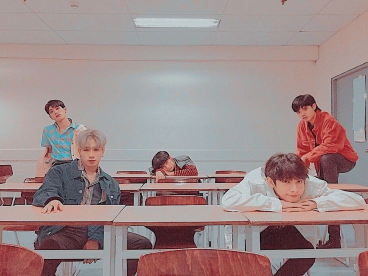 ivosb19's tweet photo. stolen by them🥺 https://t.co/W1a8gyBKn3