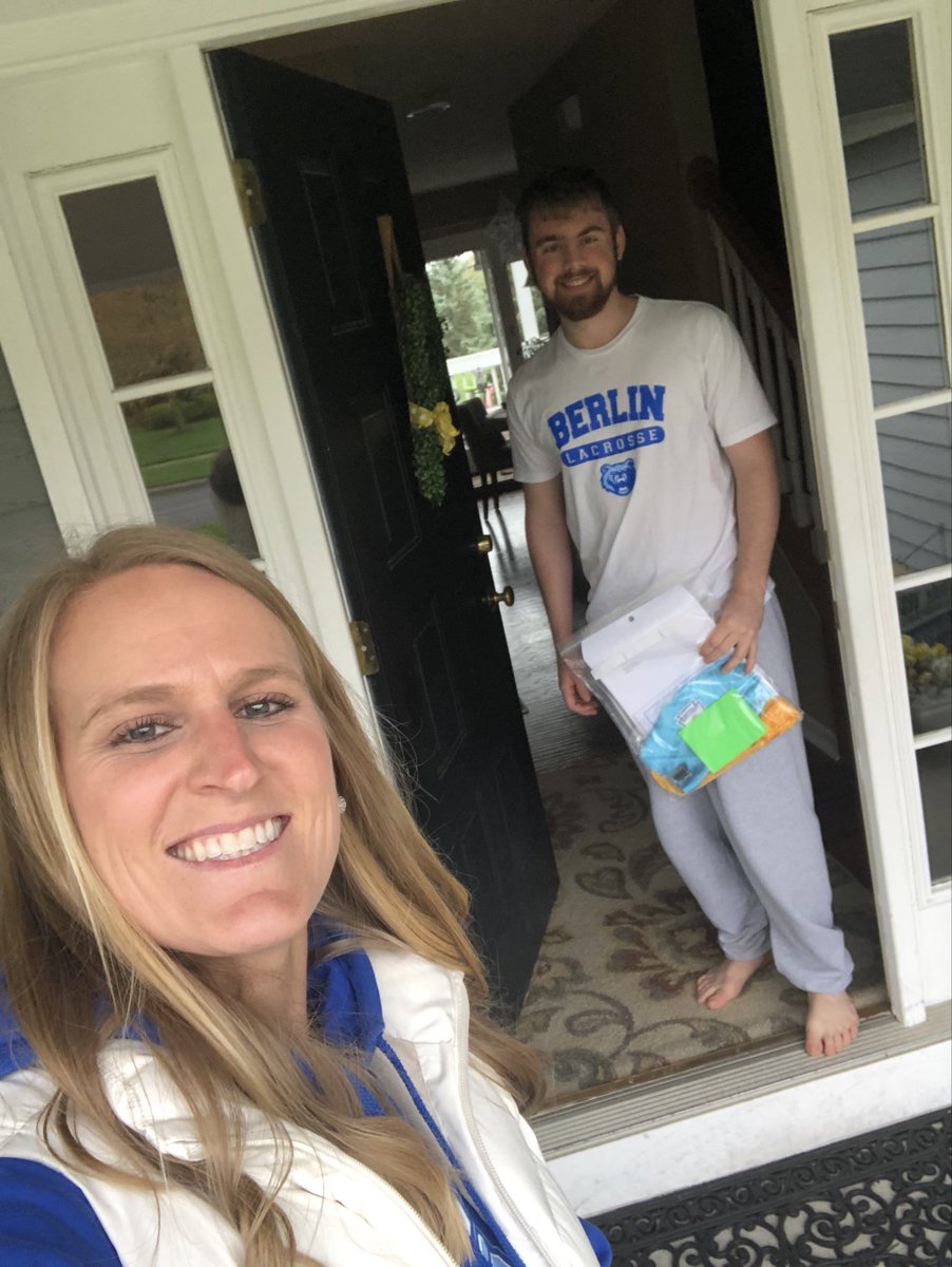 MiddletonsMath's tweet photo. Dropped off some senior awards today to several smarties. Most were probably sleeping but I was able to sneak some peaks at a few. It made my heart smile to see these kids again!  Miss them so much!!  💙 ⁦@Todd_spinner⁩ https://t.co/ceQfboUCCd
