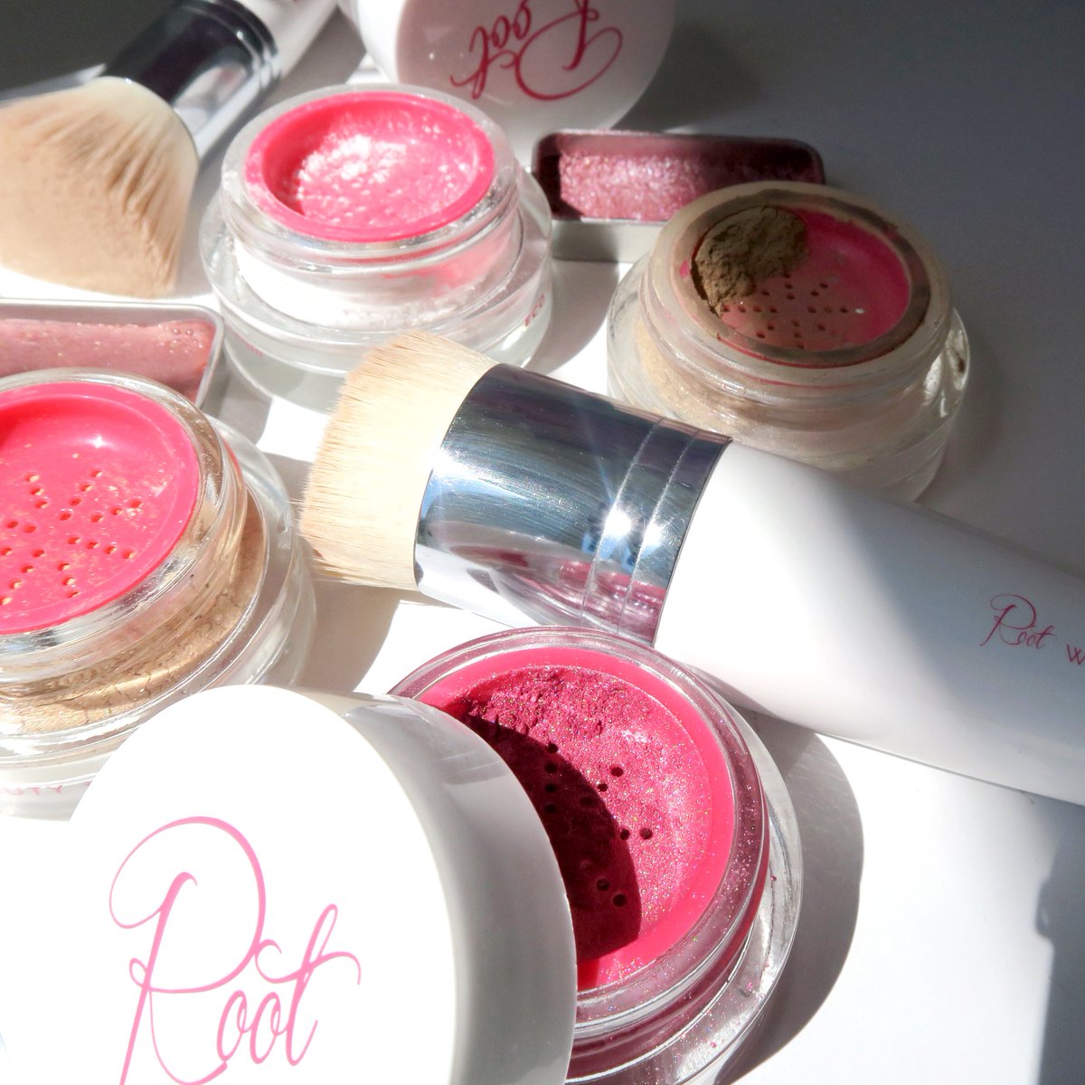 rootpretty's tweet photo. 🌟GIVEAWAY🌟

Ready to kick off your ECO Beauty journey or add to your stash? We're giving one lucky winner everything they need for a flawless complexion, all in our new eco packaging! ($180+ VALUE!)

Enter here: https://t.co/5ZgEitfqm1
#rootecobeautyessentials https://t.co/X7oyUtyBnU