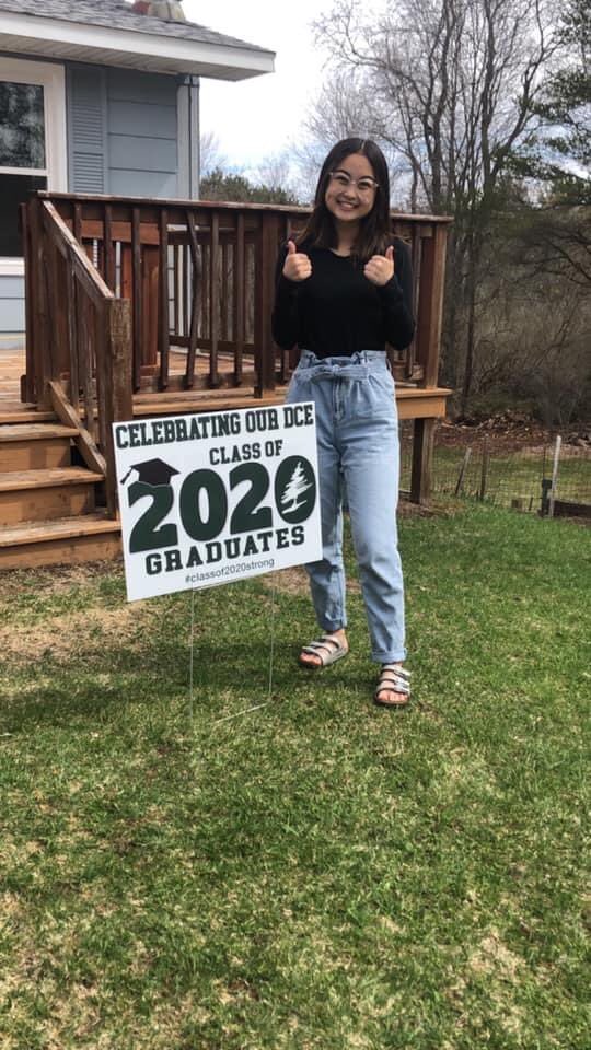 HanSoehlsen's tweet image. Had so much fun delivering signs to our DCE seniors! #EverestPride