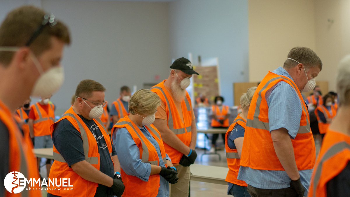 EBCCrestview's tweet photo. It was such a joy for Emmanuel to partner with the City of Crestview, for the Feeding Families Project. Thank you to everyone who showed up to help distribute food to families in need and to show that Emmanuel is #forcrestview! https://t.co/BG024A7ZjG