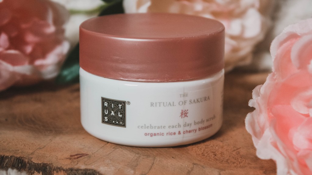 EmmeSecrets's tweet photo. BLOG / Le gommage pour le corps The Rituals of Sakura https://t.co/vuIAv4Pmal https://t.co/mqDZQOZWdj