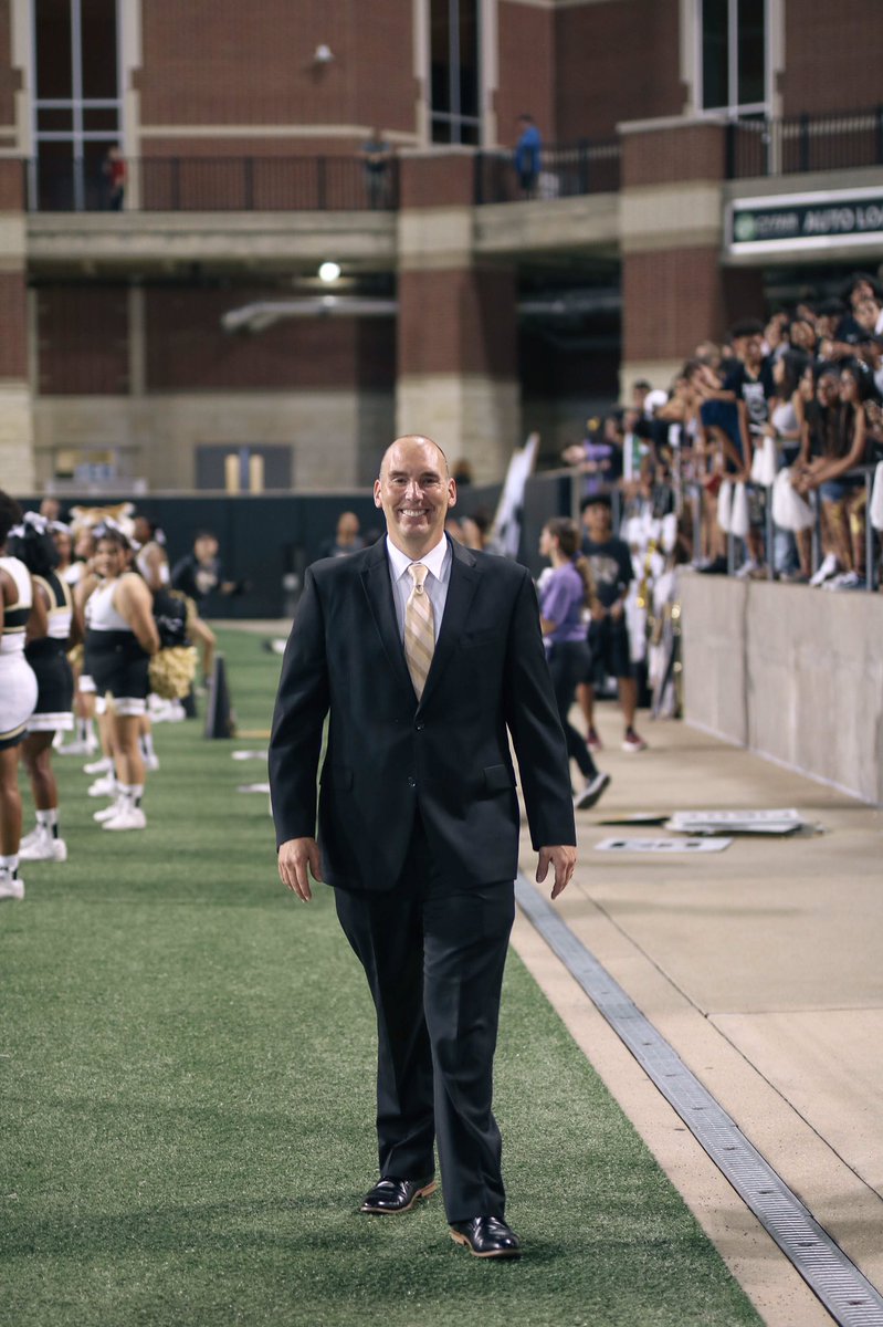 It’s School Principal Day! We are extremely greatfull for y’all very thing that Principal Hecker does for our school and student body, thank you, you are the best! #ThankAPrincipal #SchoolPrincipalsDay #cfisdspirit <a href="/CFISDprin/">CFISD Principals</a> <a href="/CypressParkHS/">Cypress Park HS</a>