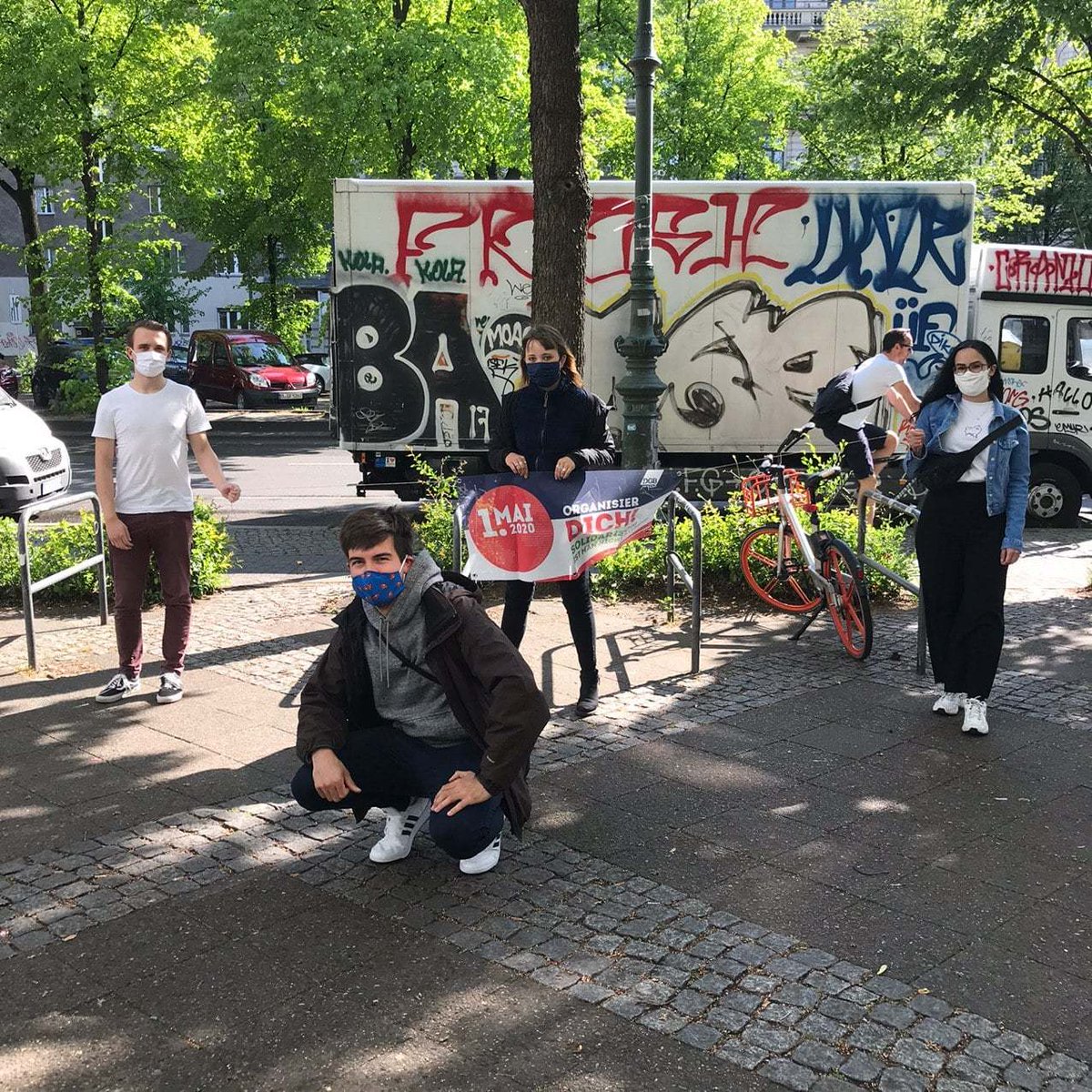 Gewerkschaften sind langweilig und altbacken? Mindestlohn und Tarifverträge für dich aber eine Selbstverständlichkeit? Das sind Errungenschaften kämpferischer Arbeitnehmer*innen und der Gewerkschaften!✊❤️
#SolidarischNichtAlleine #ErsterMai #TagderArbeit
<a href="/dgbjugend/">DGB Jugend</a> <a href="/dgbjugendbbr/">DGB-Jugend BBR</a>