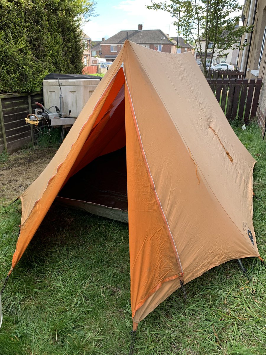 gvhawtin's tweet photo. π§‘Wowza been a while since I put up a force ten tent @vango #oldschooltent weekend camping since canβt go away in Caravan π§‘ @FriendlyClubMag @LeedsDA https://t.co/z1JDOiMgt2