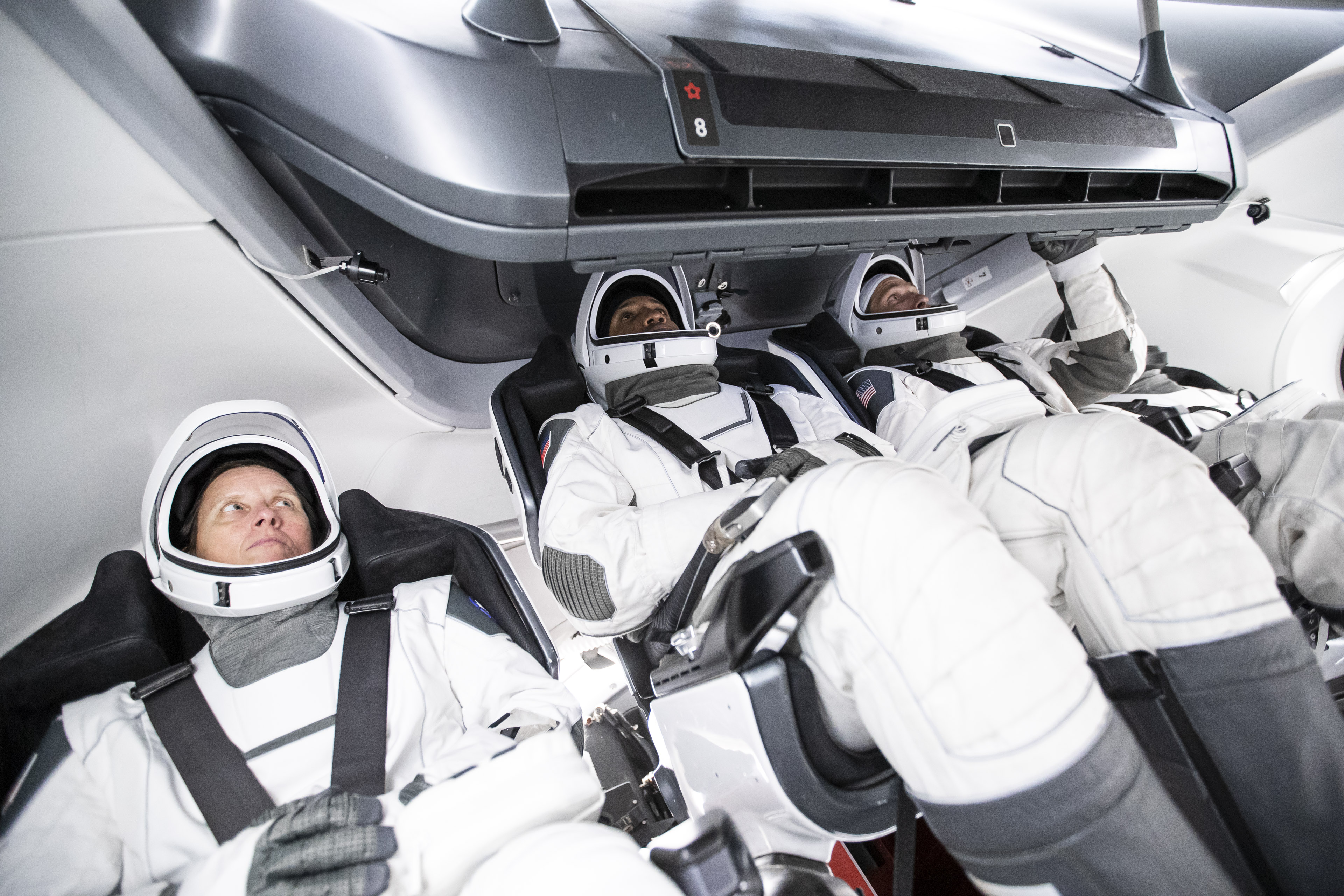Falcon 9 (Crew Dragon Crew-1 USCV-1) - KSC - 16.11.2020 EW8ZetFUMAApGfb?format=jpg&name=4096x4096