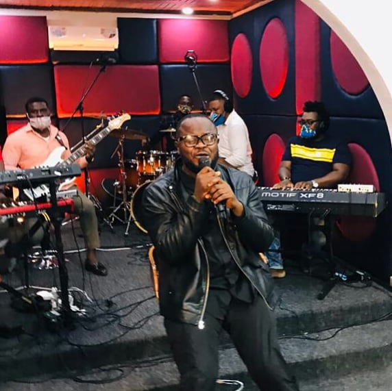 CwesiOteng's tweet photo. 🎤 #Okurayen &amp; #MyDefence tonight.

#Covid19 Fundraiser Concert goes live from 7:30pm GMT on @GHOneTV &amp; FB Live on Embassy of Ghana, Washington DC page.

Pls log on https://t.co/OwZpjQjngu to donate.

@SonnieBaduuk
@jmettle
@JeshurunOkyere
@MOGmusic_
@Okyeamekwame
@bisa_kdei https://t.co/O8dfQdvKNR
