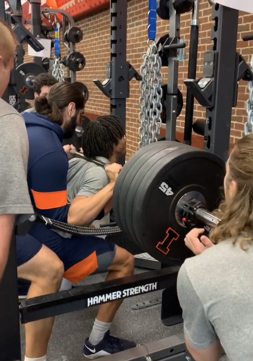 Loustrength's tweet photo. Finish strong Friday! #speedfreaks⚡️ never skip leg day! Coach @KeynodoH Db crew put in solid work this winter! @tailonleitzsey , Nick Walker , @DevonWitherspo1 can’t wait to get back to the #getbigroom ! #GYMR #speedthrills #fasttwitchfriday #ferrantofreaks🦾 @IlliniFootball https://t.co/FMSuTjRO32