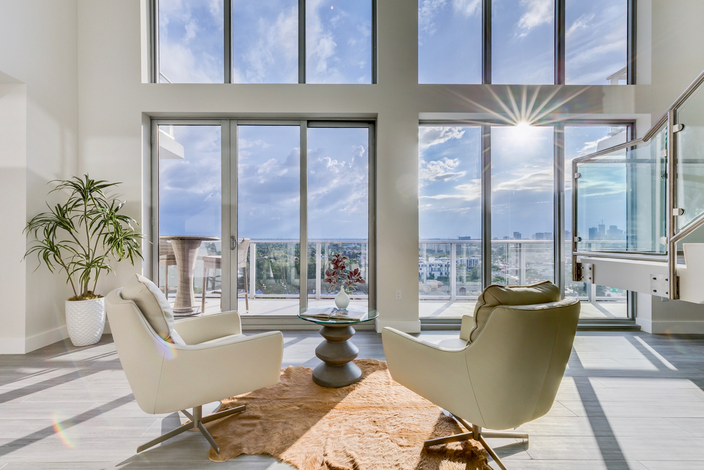 RIVAResidences's tweet photo. Residence #1407 is one of only 2 unique 2-story Lofts at RIVA.  ⁠
⁠
-2,824 Sq Ft⁠
-3 Bedrooms with en suite Bathroom⁠s
-3 Terraces totaling over 500 Sq Ft⁠
-Asking $1,350,000⁠
⁠
#RIVAResidences #FortLauderdale #DouglasElliman #KnightFrank https://t.co/uR31MC6KZg