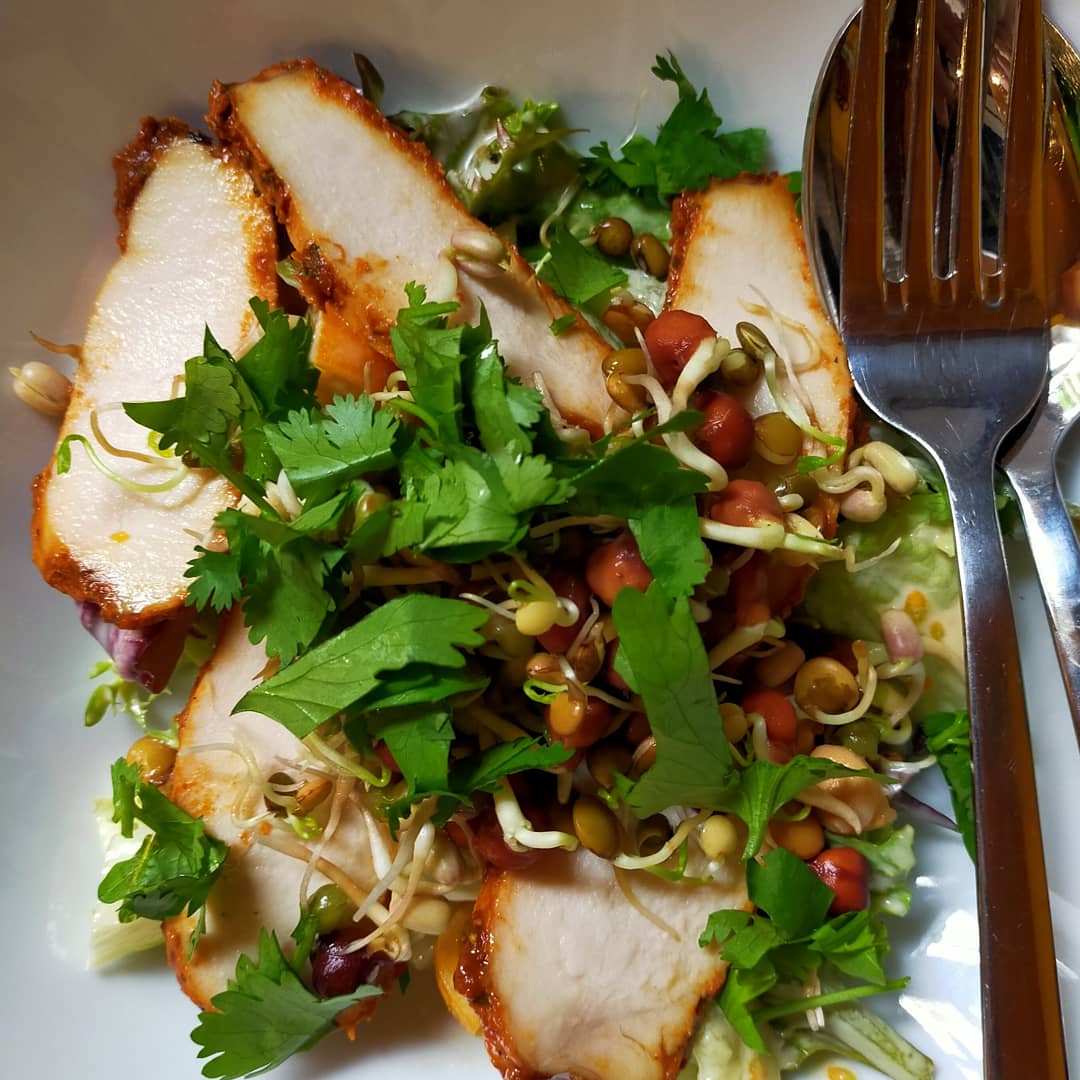 snigskitchen's tweet photo. Barbeque chicken, salad leaf, yellow cherry tomatoes, cucumber cubes, coriander leaf, spring onions, tahini and lime dressing. With sprouted chick peas, lentils, &amp; mung beans. #salad #sproutedseeds #homecooked #food #foodpic #cooking #foodie #HomeCooking
https://t.co/Zuyd67zCNm https://t.co/VQ1H2hqWQv
