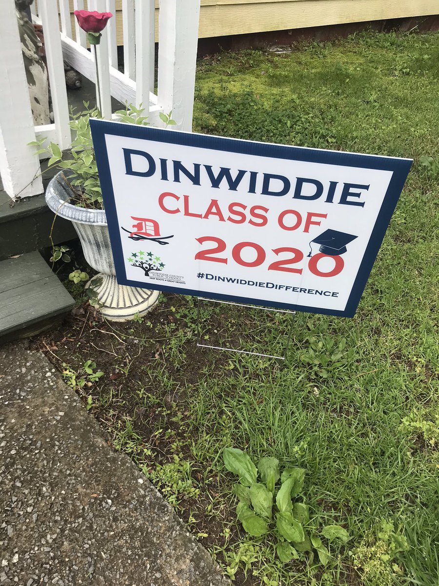 AngeliqueMiah's tweet photo. Look what I found in my yard today 😭😭 thank you @Din_CoSchools #Classof2020 https://t.co/pvD2k8nzkW