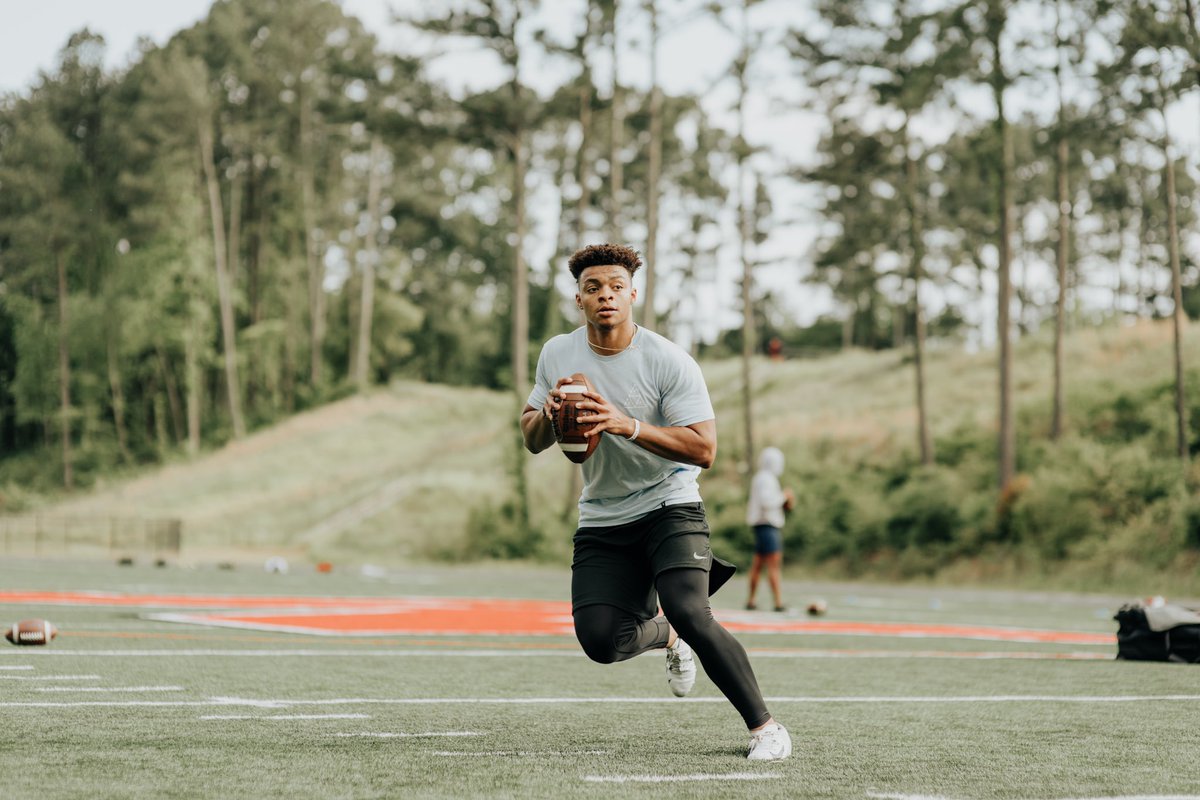 courtlyb's tweet photo. been making moves in silence lately 🤫👀 @QbTakeover https://t.co/BW0RFY7BZC