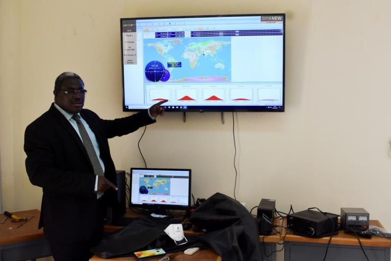 rtburkina's tweet photo. Le Burkina termine la construction de la station au sol de son premier satellite https://t.co/ENi4MWNvQX https://t.co/y3qbcdXyeM