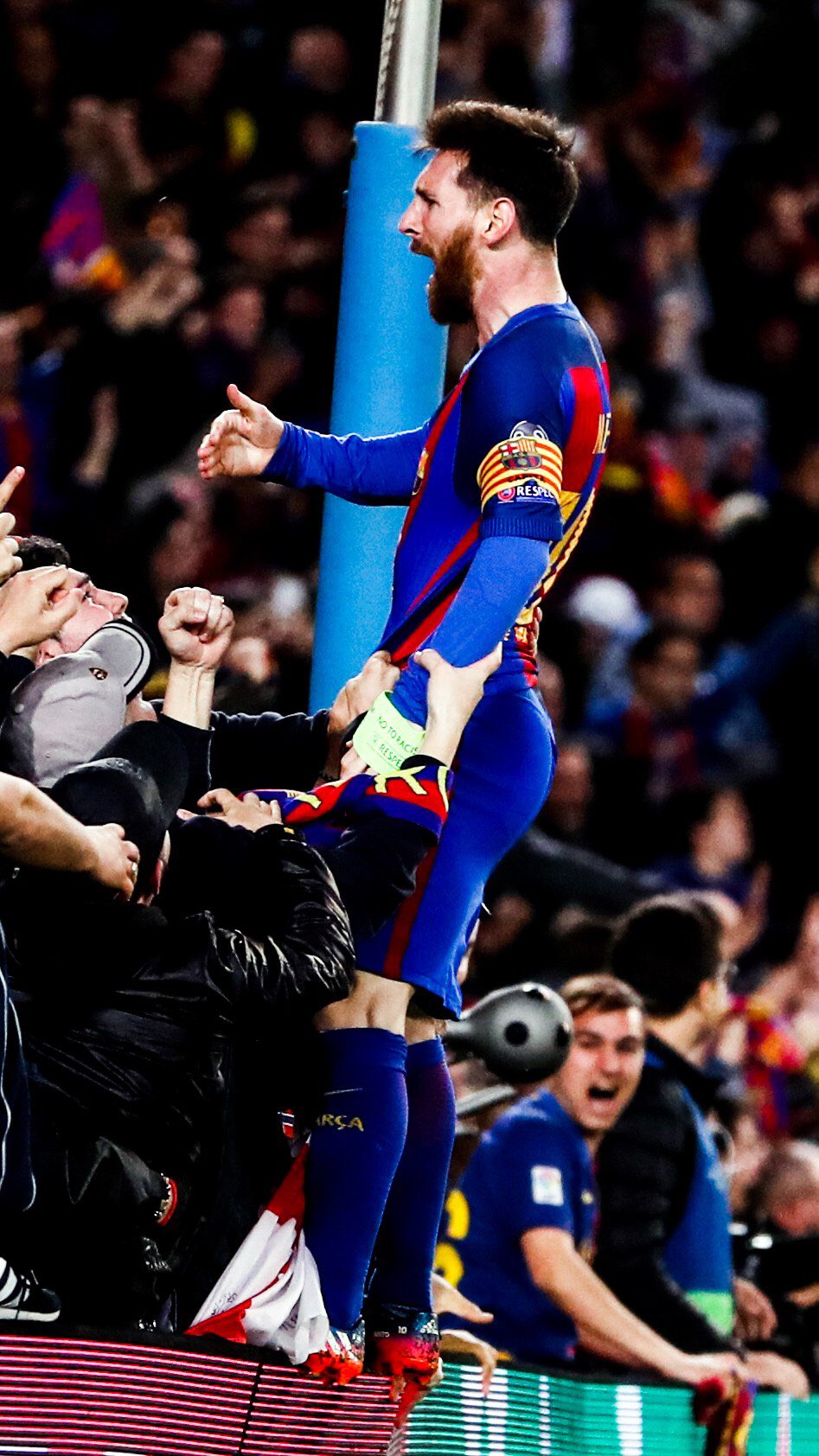 Hãy tải ngay hình nền của Messi để cập nhật những khoảnh khắc tuyệt vời nhất của siêu sao bóng đá thế giới này. Những bức ảnh đẹp mắt với Messi trong đội của CLB Barcelona hoặc PSG chắc chắn sẽ làm các fan hâm mộ phải ngưỡng mộ.