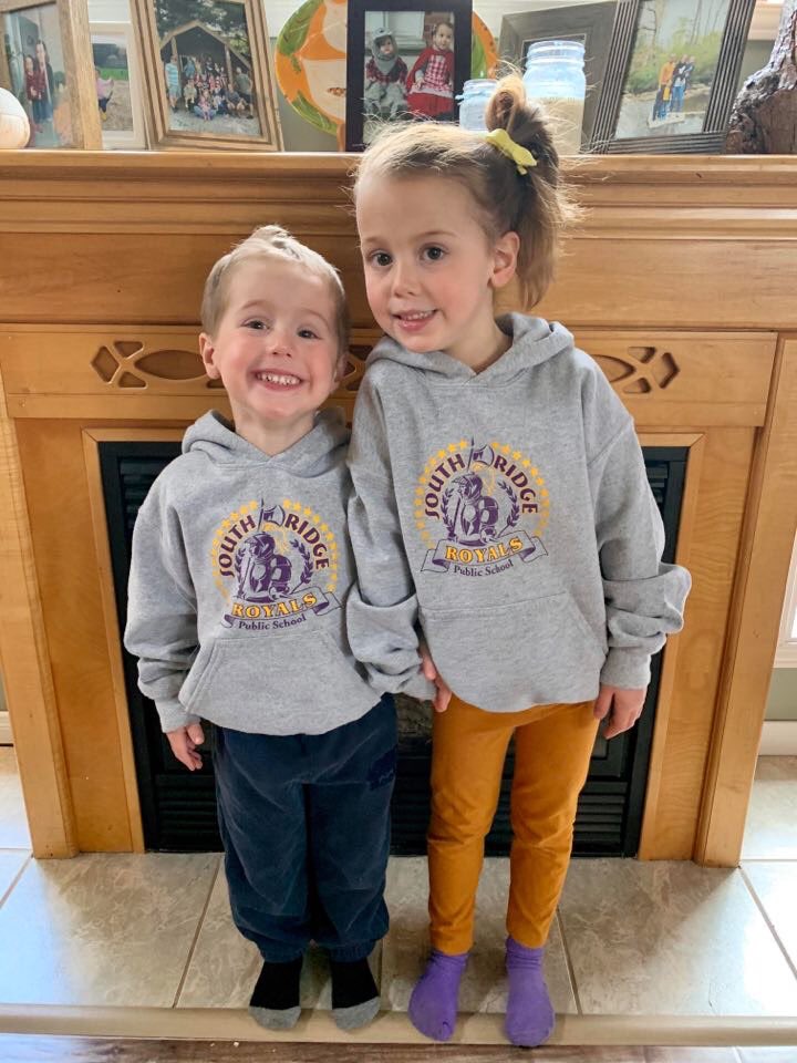 Kat_runz's tweet photo. Today @SouthRidgeTVDSB  is having a virtual spirit day.  Dress up in school colours or spirit wear.  So far my kinders are rocking it ! 
#inthistogether #kindergarten #spiritday https://t.co/PqKYnaxvQT