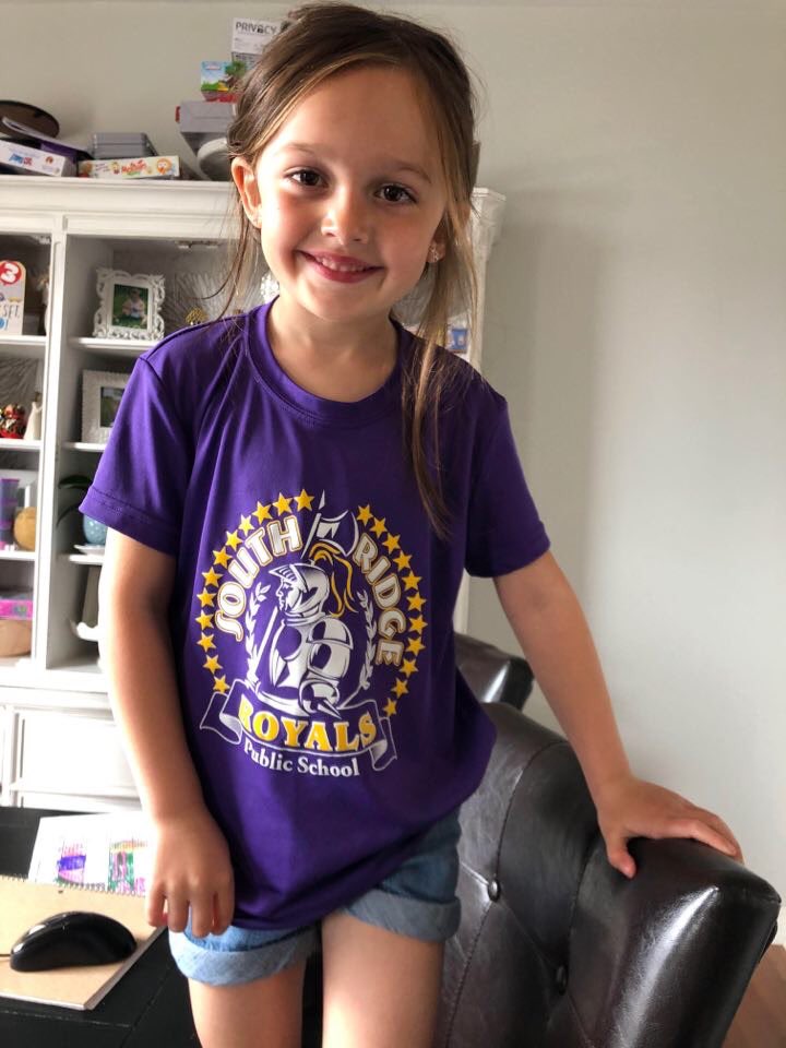 Kat_runz's tweet photo. Today @SouthRidgeTVDSB  is having a virtual spirit day.  Dress up in school colours or spirit wear.  So far my kinders are rocking it ! 
#inthistogether #kindergarten #spiritday https://t.co/PqKYnaxvQT