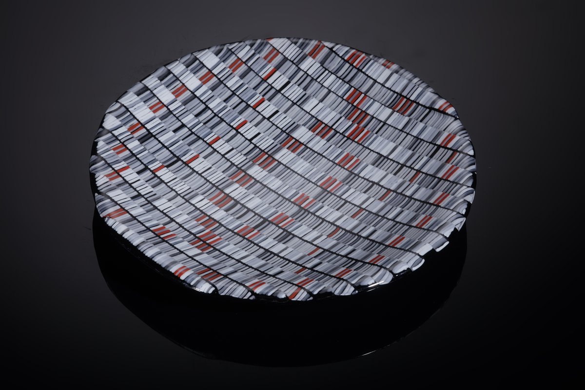 StratArtFair's tweet photo. And we also have Jill Bagnall @FusingIdeas with some stunning glassware @StratArtFair #virtualartfair... https://t.co/ayUPhtBLIH