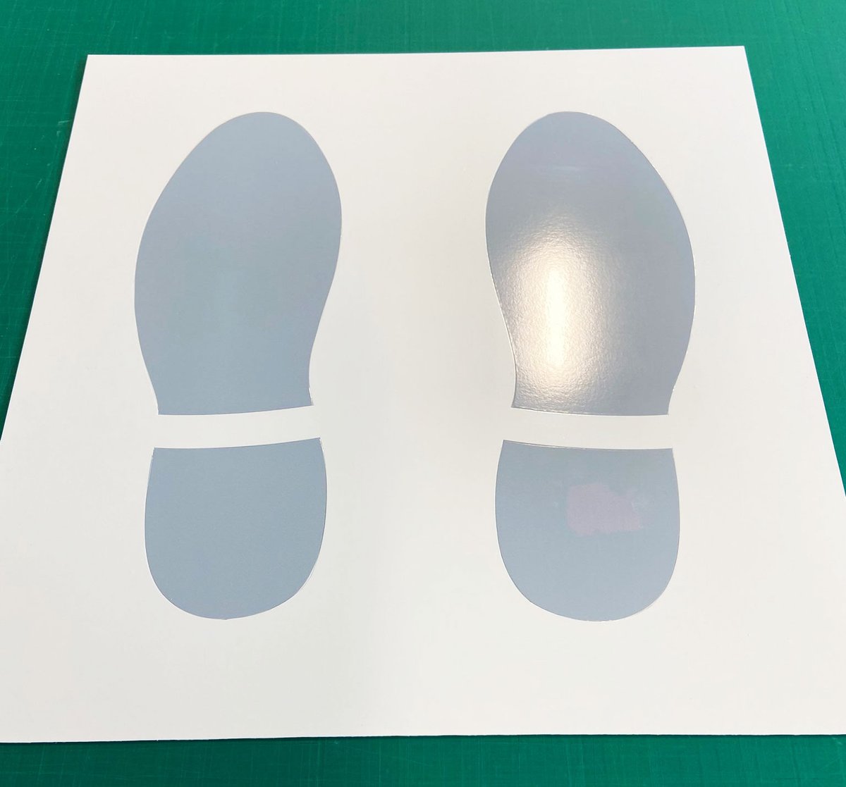 kaizenprint's tweet image. Social distancing footprint vinyls to keep people safe! #whatsprinting #kaizenprint #COVID19 #socialdistancing