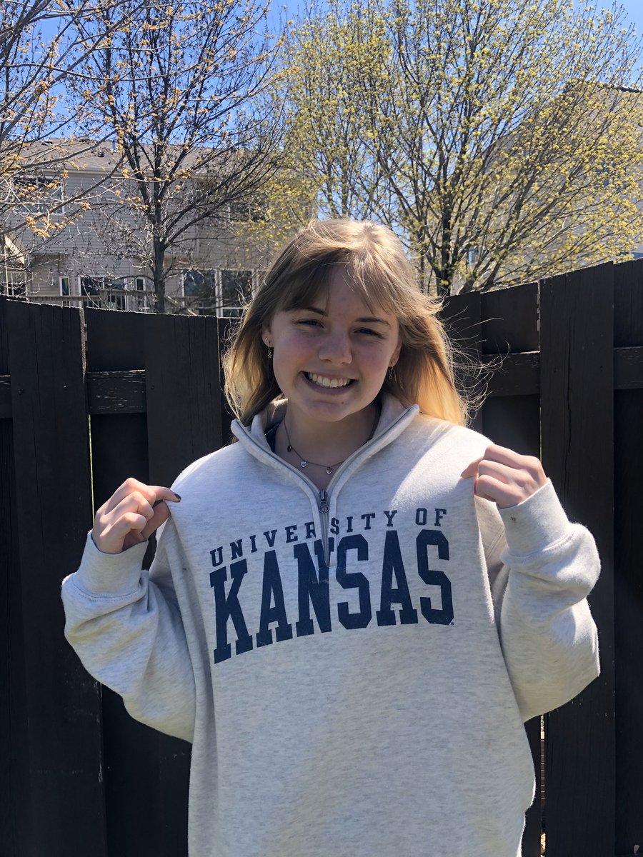haley_ellefson's tweet photo. Chan Decision Day! #WeAreChan #DecisionDay2020 #Classof2020 #RockChalk @chanprincipal @ChanHighCRC https://t.co/iZtR8PF65N