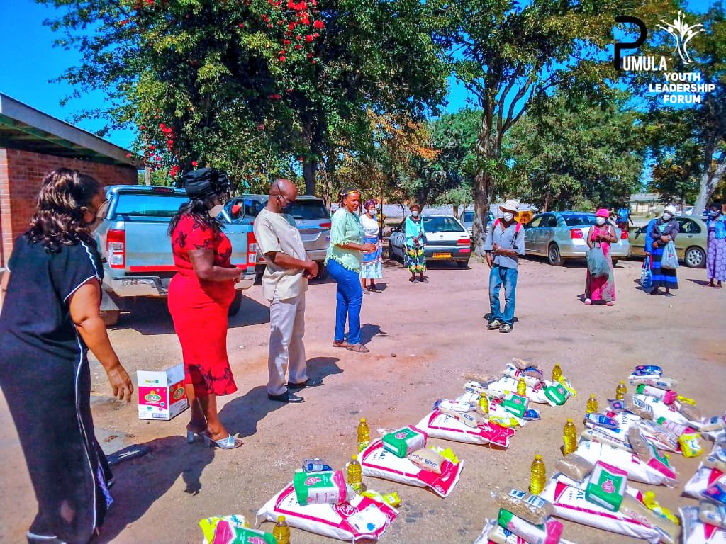 skhumoyoward17's tweet image. Workers Day activity

Today in Ward 17, we identified families that are not able to provide basic foodstuffs for themselves

These include child headed families, disabled, elderly, widows and widowers