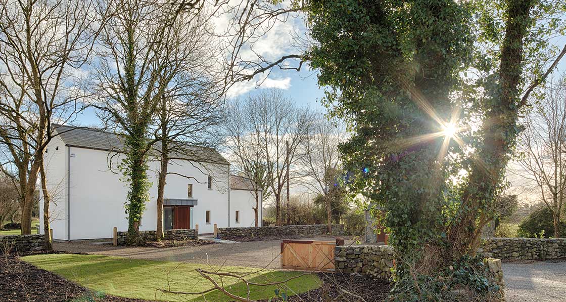 Great to see that three years after we featured it in the magazine, leading Irish eco-builder <a href="/GreenTecBuild/">Niall Dolan</a> has got passive house certification for his own home. What a great project! 

Read our full original story on it here: passivehouseplus.ie/magazine/new-b…