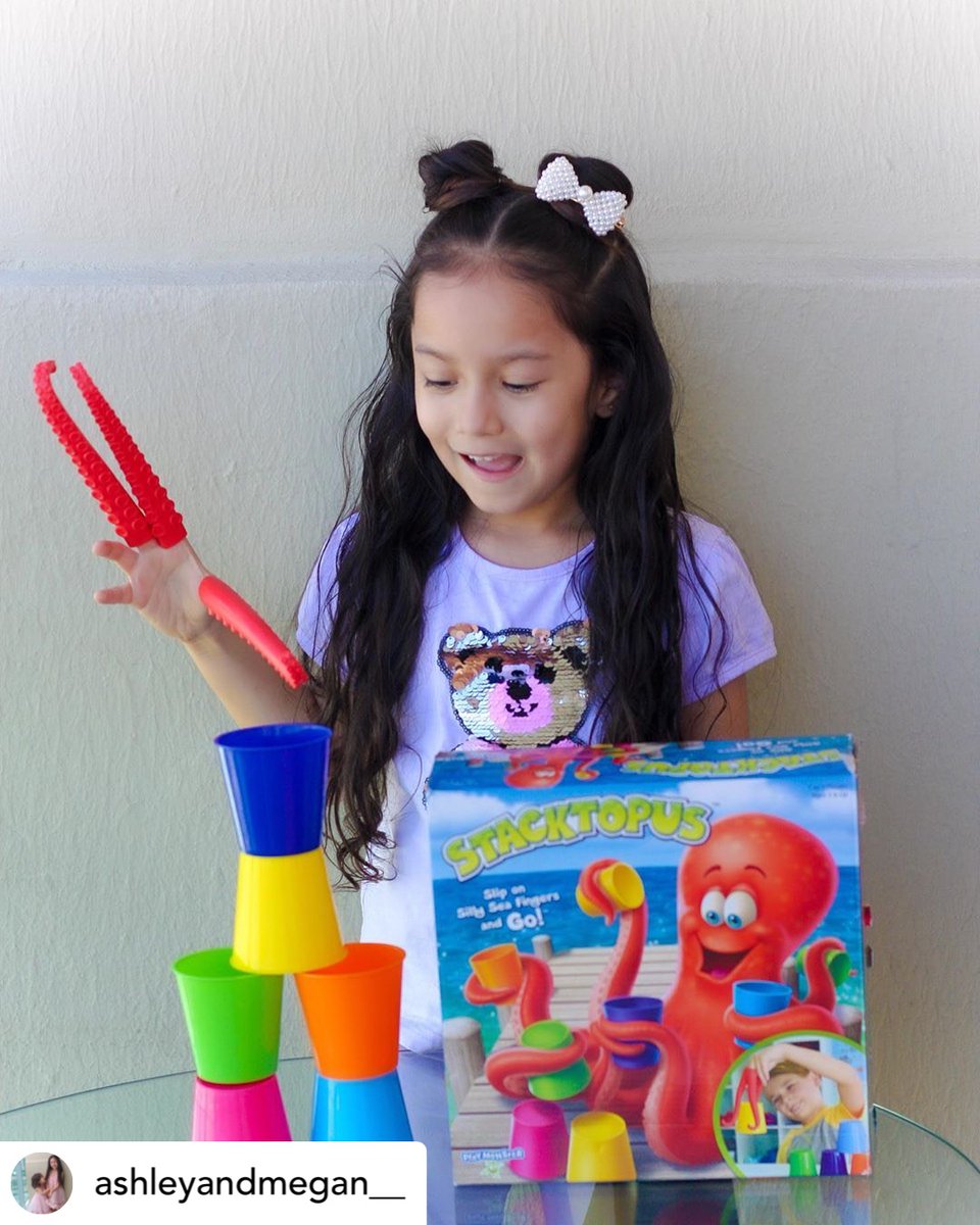 PlayMonsterFun's tweet photo. @ashleyandmeghan_ look at her go with her silly sea fingers! She is a pro!🐙💛
#Stacktopus #FanFriday https://t.co/0MCKJUVInf