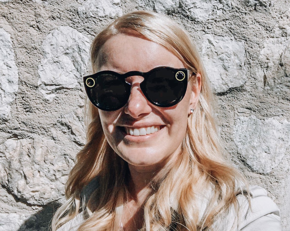 Es ist wohl an der Zeit mich erst einmal persönlich vorzustellen.
Meine Name ist Dana Cyrol, ich komme aus Berlin 🙋‍♀️ Ich bin seit einigen Jahren mit dem Focus auf Travel Stories auf Instagram aktiv unter <a href="/danacyrol/">DanaCyrol</a> - mehr über mich lest hier hier instagram.com/p/B6VtlrJIfYm/…