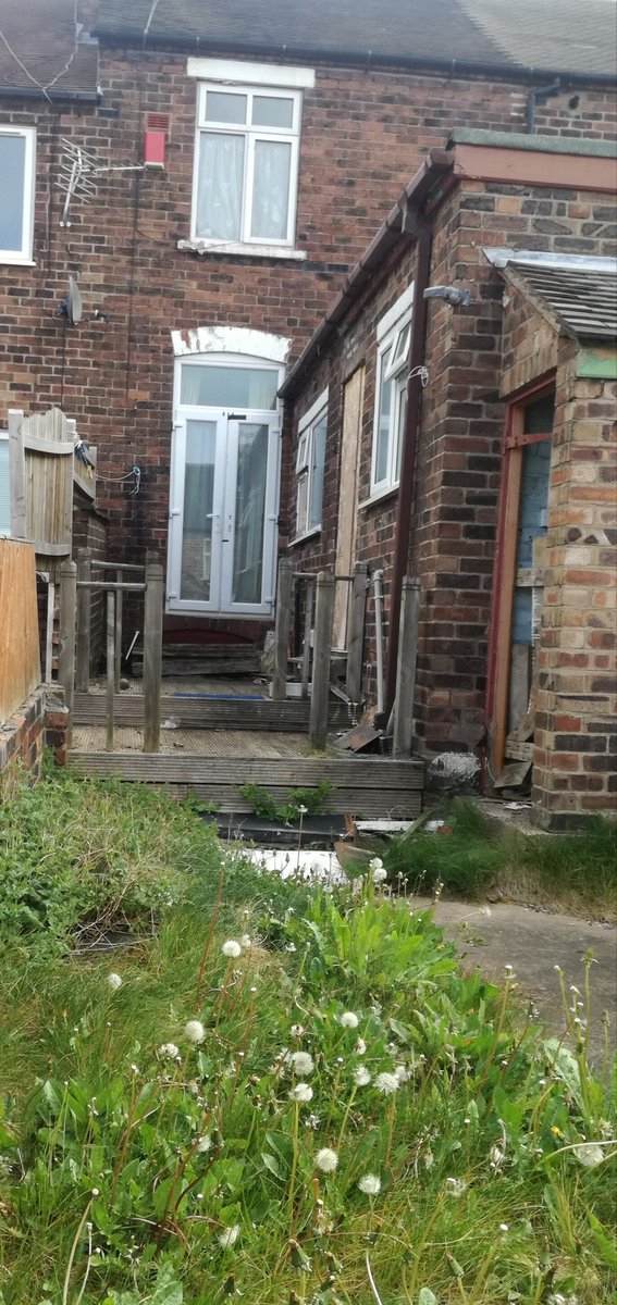 URnotdoingyojob's tweet photo. @JEGullis shocking that a vunerable person lives in this dangerous property in Tellwright,Burslem,SoT.Fall hazard from french door,window and doors boarded up for over 12 months,are the council paying the rent for this delapidated house? Boiler cert?Hot water?fire hazards? Bad. https://t.co/A5nZkhJMCE
