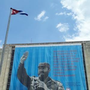 DiazCanelB's tweet photo. Neither #Blockade nor attacks will freighten us or stop our advance. #Cuba celebrates May Day #Diadelostrabajadores with #Fidel legacy: #Revolution is fighting for our dreams of justice for Cuba and for the world. 
#SomosCuba #SomosContinuidad https://t.co/WnF4DFNYxR