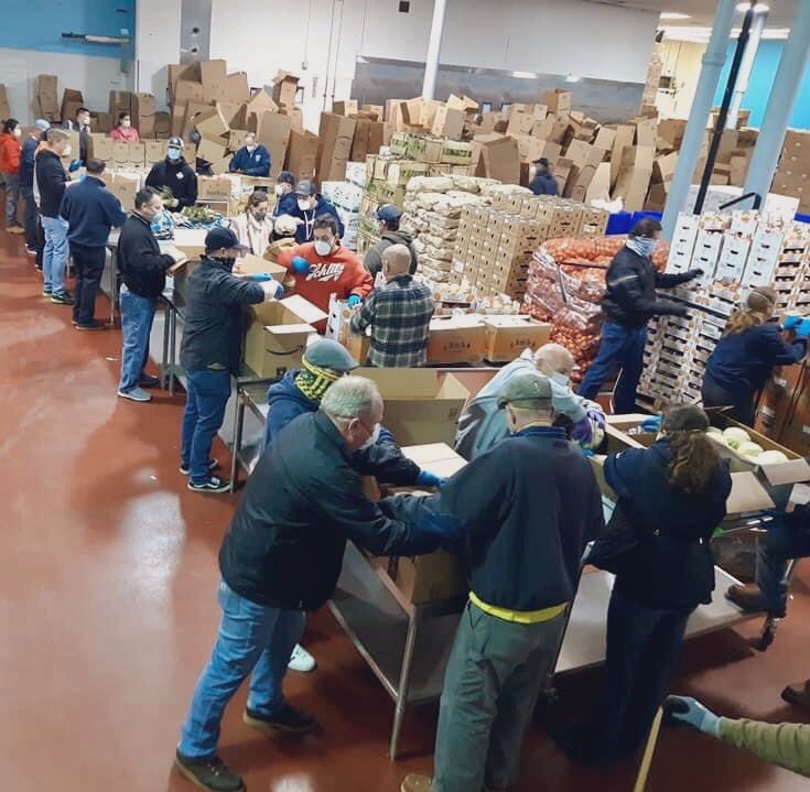 DorchesterONS's tweet image. A HUGE thank you to all the volunteers who show up everyday to help #Dorchester and beyond — from lit drops to meal distributions WE are getting the work done, TOGETHER

Do you want to pitch in? Sign up today: bit.ly/3aRrgJr | #CivicBos #COVID19 #BostonStrong