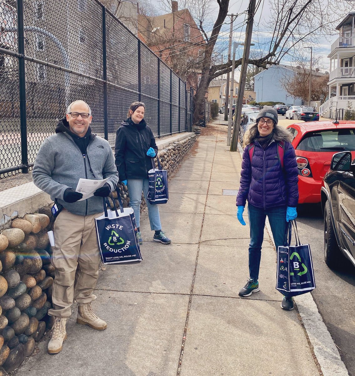 DorchesterONS's tweet image. A HUGE thank you to all the volunteers who show up everyday to help #Dorchester and beyond — from lit drops to meal distributions WE are getting the work done, TOGETHER

Do you want to pitch in? Sign up today: bit.ly/3aRrgJr | #CivicBos #COVID19 #BostonStrong