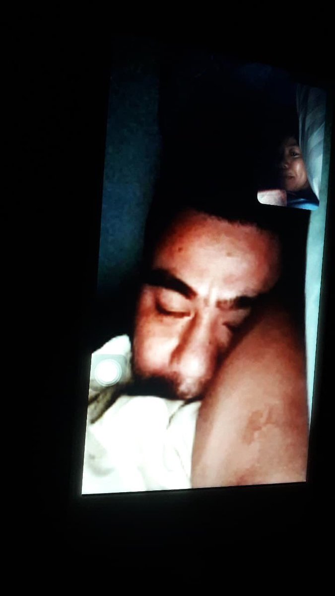 JhamyBear's tweet photo. He waited me to finish my almost 12H shift, went directly to accom past 11pm. Did my evening routine, and went to bed — while doing vc, i told him he can now sleep. I turned off the call after i saw him sleeping soundly. While scrolling thru my social media sites, 1/ https://t.co/4ohZWX4QrW