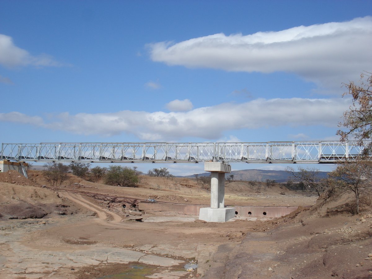 MabeyBridge's tweet photo. Let's look at another #BridgeStoryDay!
In South Africa, the government embarked on a bridging programme to build 3 bridges that were desperately needed. 
Read more here: https://t.co/s5qzA7MtSx

#MabeyBridge #C200 #ModularBridge #SouthAfrica #ModularSolution #HelpingCommunities https://t.co/7l1UPaD8dp