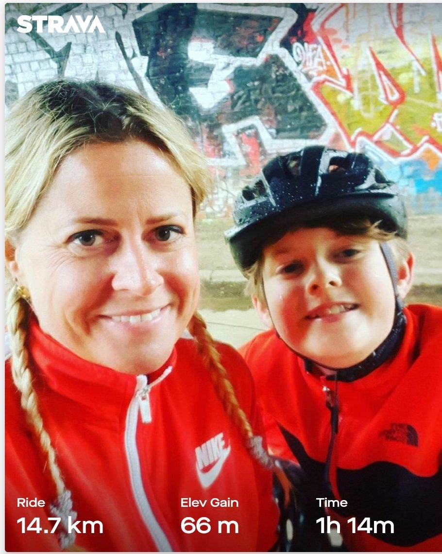 GilhamGremo's tweet photo. End of week catch up /pootle with the big man ππ΄ββοΈπ΄ββοΈ
#gotdrenched #mummyofboys #chatting #freshair #helmethair https://t.co/d0P8s7n4Ig