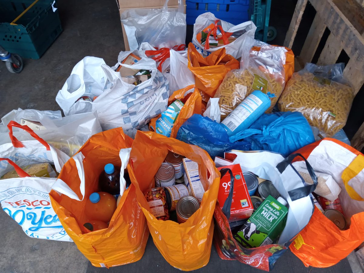 Another huge delivery of crucial supplies for Broxbourne Food Bank by your local Round Table!! 
With special thanks to our supporters Piper and all the amazing folks in St Margarets Road! 😍❤️
#LookingOutForOneAnother
#CommunitySpirit
#BringingOutTheBestInUs
#LocalHeroes