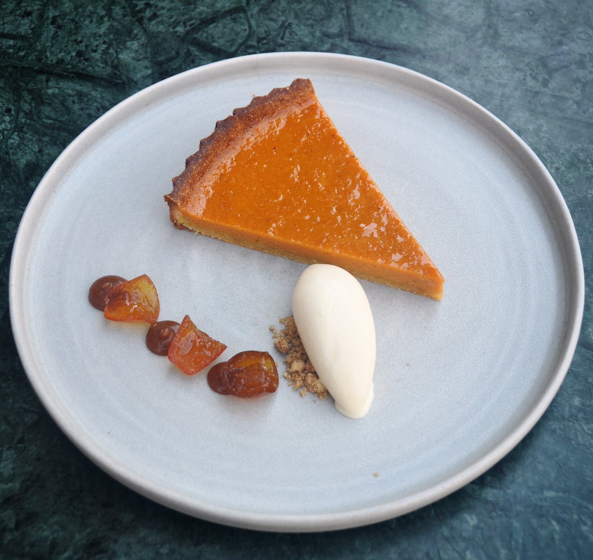 A quien le gusta el Pumpkin Pie?⁣
⁣
Esperando a que nos dejen abrir  las puertas y que todos prueben nuestros platos nuevos. Cuéntanos tus ideas favoritas en los comentarios⬇️⁣
⁣
#mediamanga