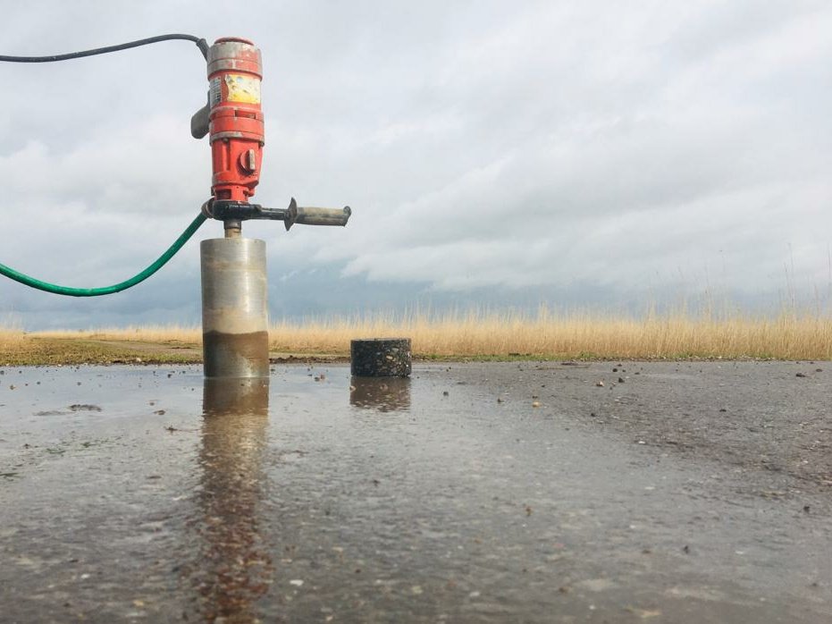 EnvisoBV's tweet photo. Bepaling van opbouw en teerhoudendheid oude wegen in natuurgebied #asfaltonderzoek https://t.co/yHVDozRghu https://t.co/u7aA77kqGj