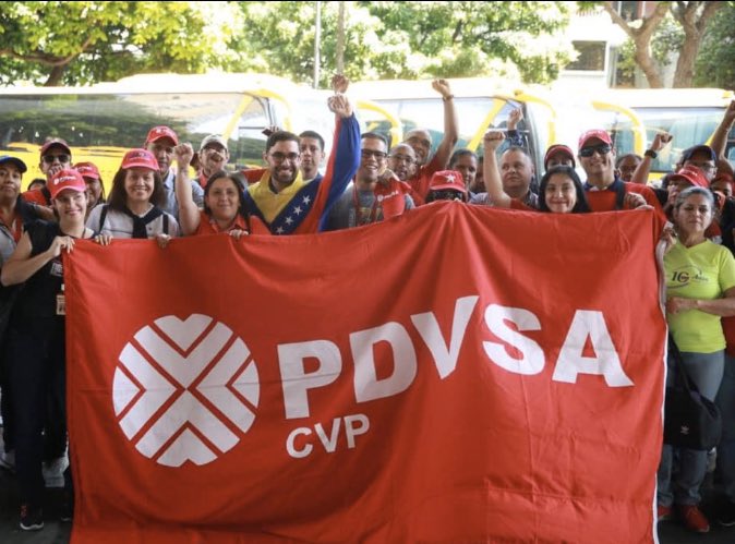 GermanMarquezgt's tweet photo. @AChavezPdvsa Los trabajadores y trabajadoras petroleras tenemos la firme convicción de mantener el legado de nuestro Comandante Supremo Hugo Chávez: “Preservar la soberanía de nuestros recursos.”
Cuente con este ejército de hombres y mujeres comprometidos con la Patria. #ConCorazónPetrolero https://t.co/zLeXlIe7XV