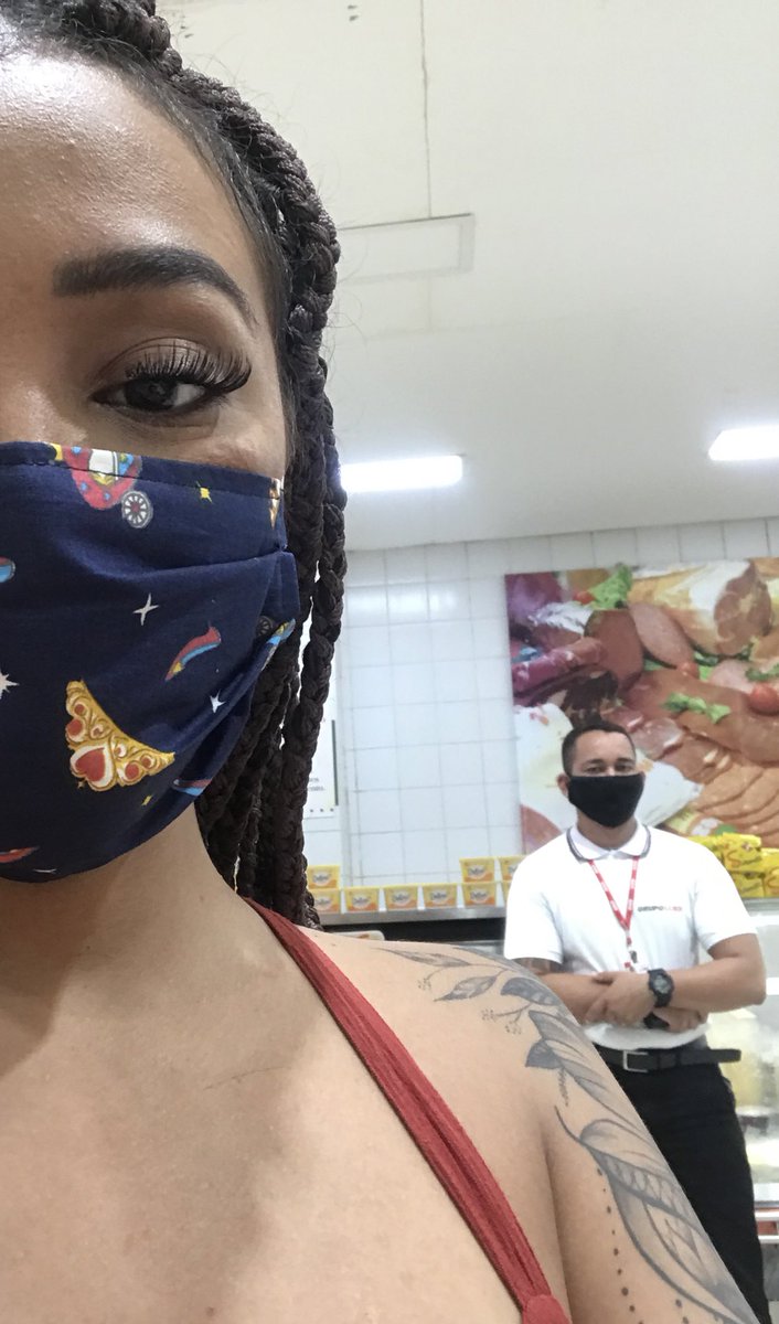 soujoi's tweet photo. privilégio branco é poder fazer compras em paz no mercado e não ter que passar por isso https://t.co/bIYIaVsmLB