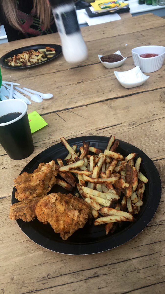 robyn2034's tweet photo. Kfc who? 👅 https://t.co/CUghBY55DT