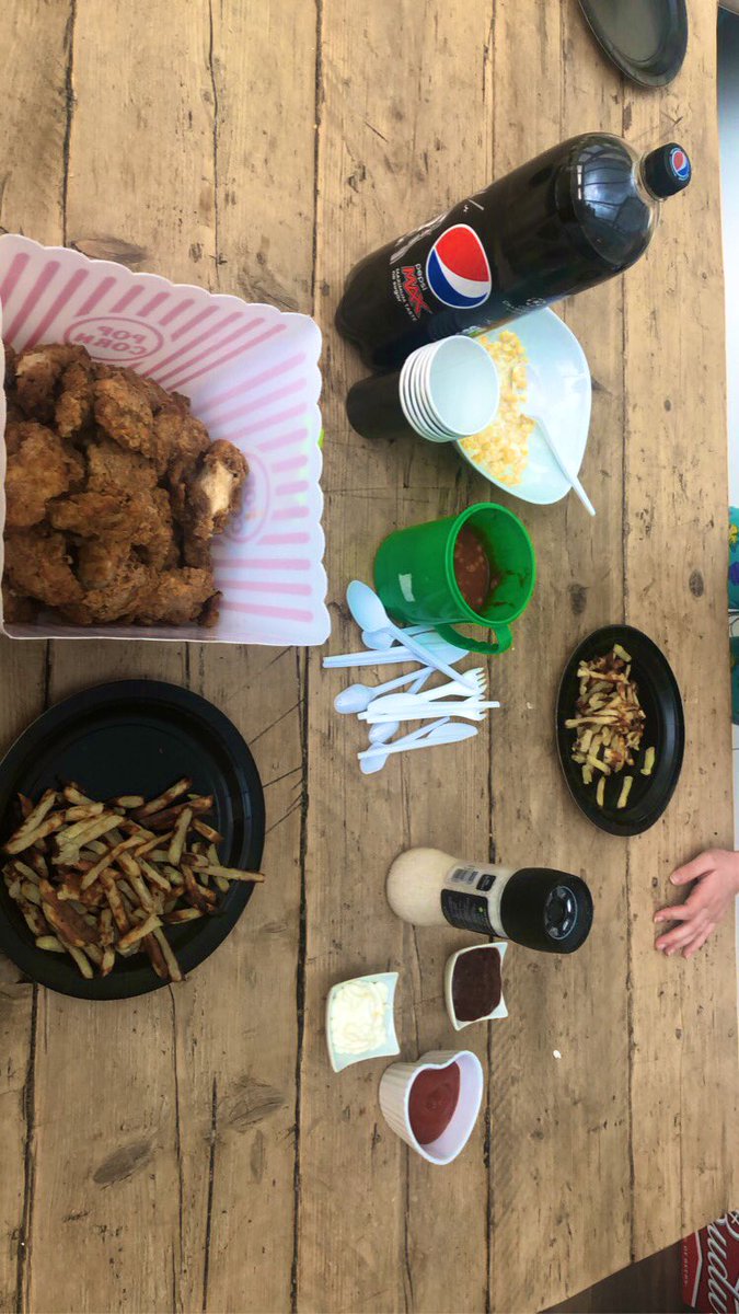 robyn2034's tweet photo. Kfc who? 👅 https://t.co/CUghBY55DT